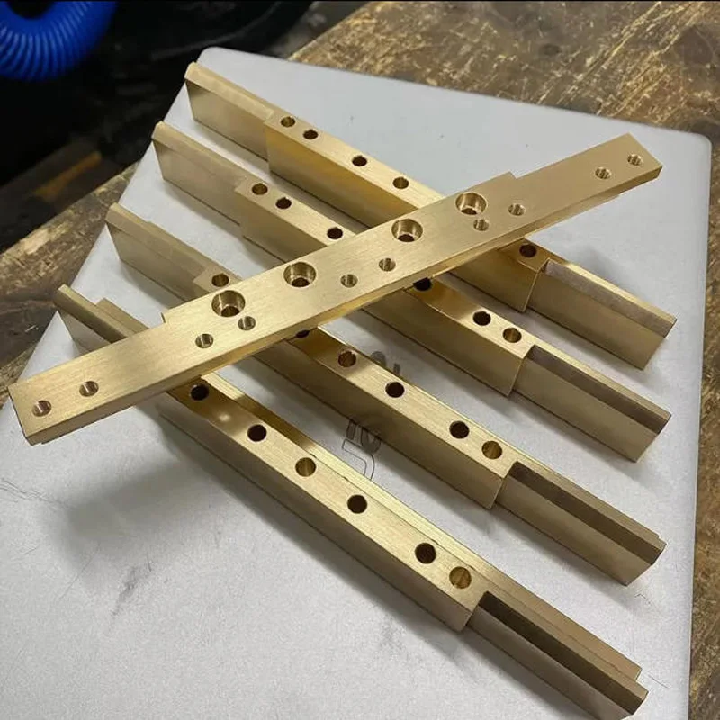 

Изготовленные на заказ прецизионные детали для оборудования из меди, нержавеющей стали и алюминия, обработанные на станках с ЧПУ