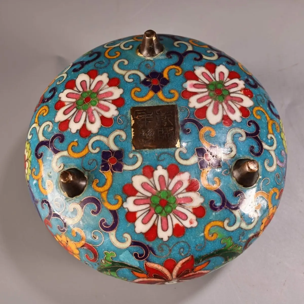 Pure copper all-copper tire cloisonne silk enamel incense burner weighs 00 grams, is 8 cm high and 15.5 cm wide