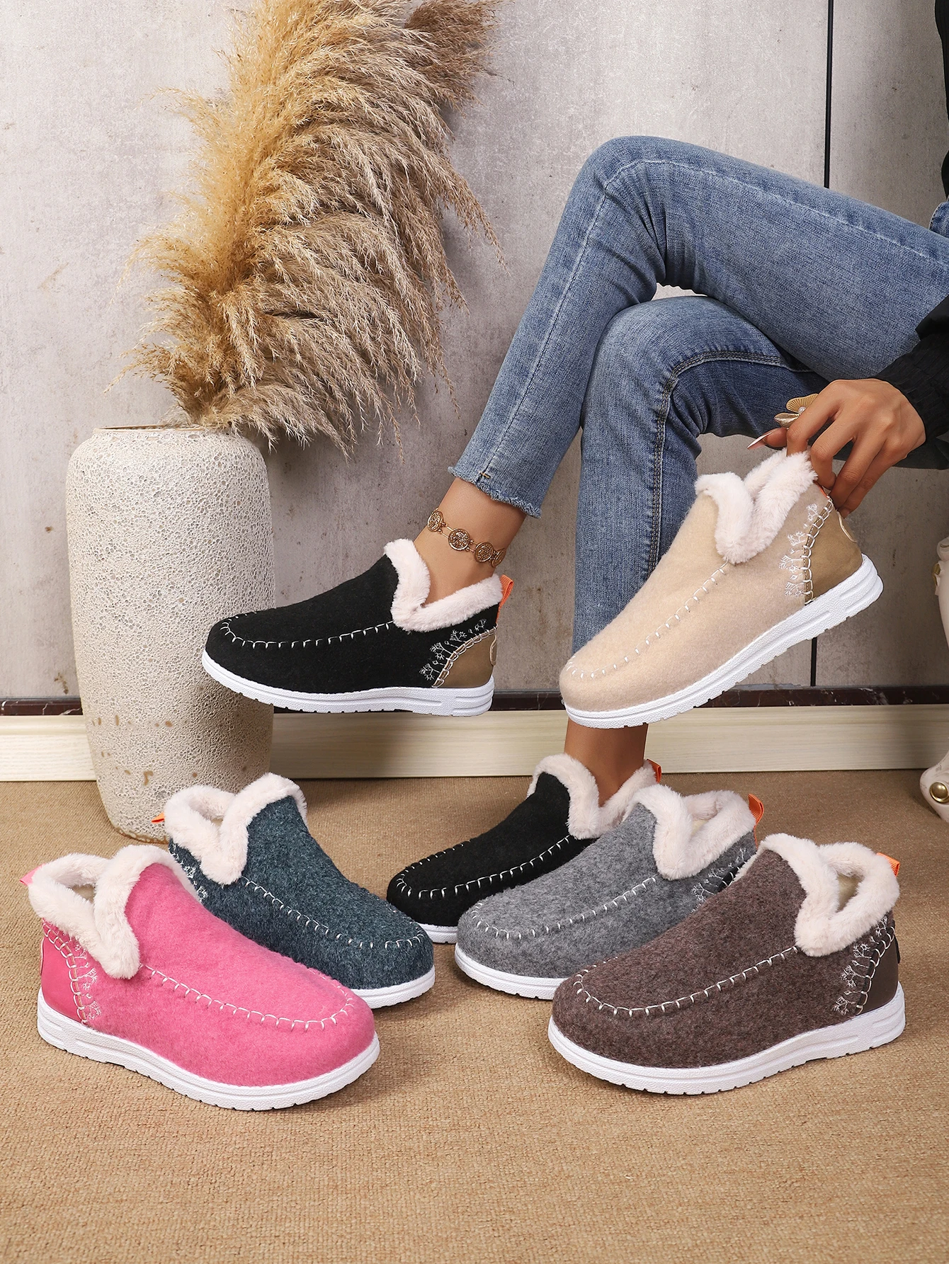 Damen Winter Slip-On Stiefeletten mit Flauschigem Kragen, Weichem Filz, Warmem Fleecefutter, Flach, Rutschfest, Leicht, für den Alltag, Schneestiefel – Detail 1