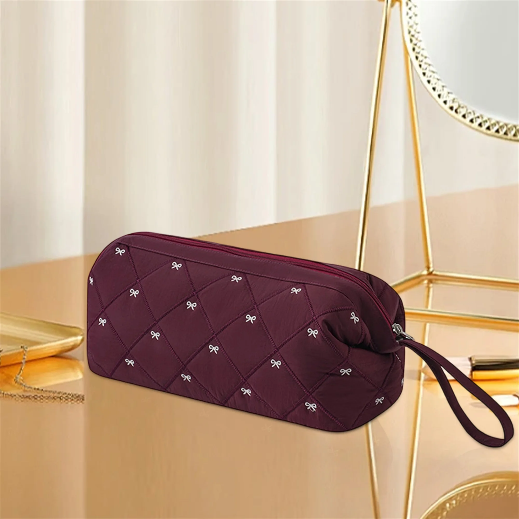 

Портативная сумка-органайзер для инструментов для укладки волос с очаровательным стеганым дизайном и водонепроницаемой застежкой-молнией — идеально подходит для