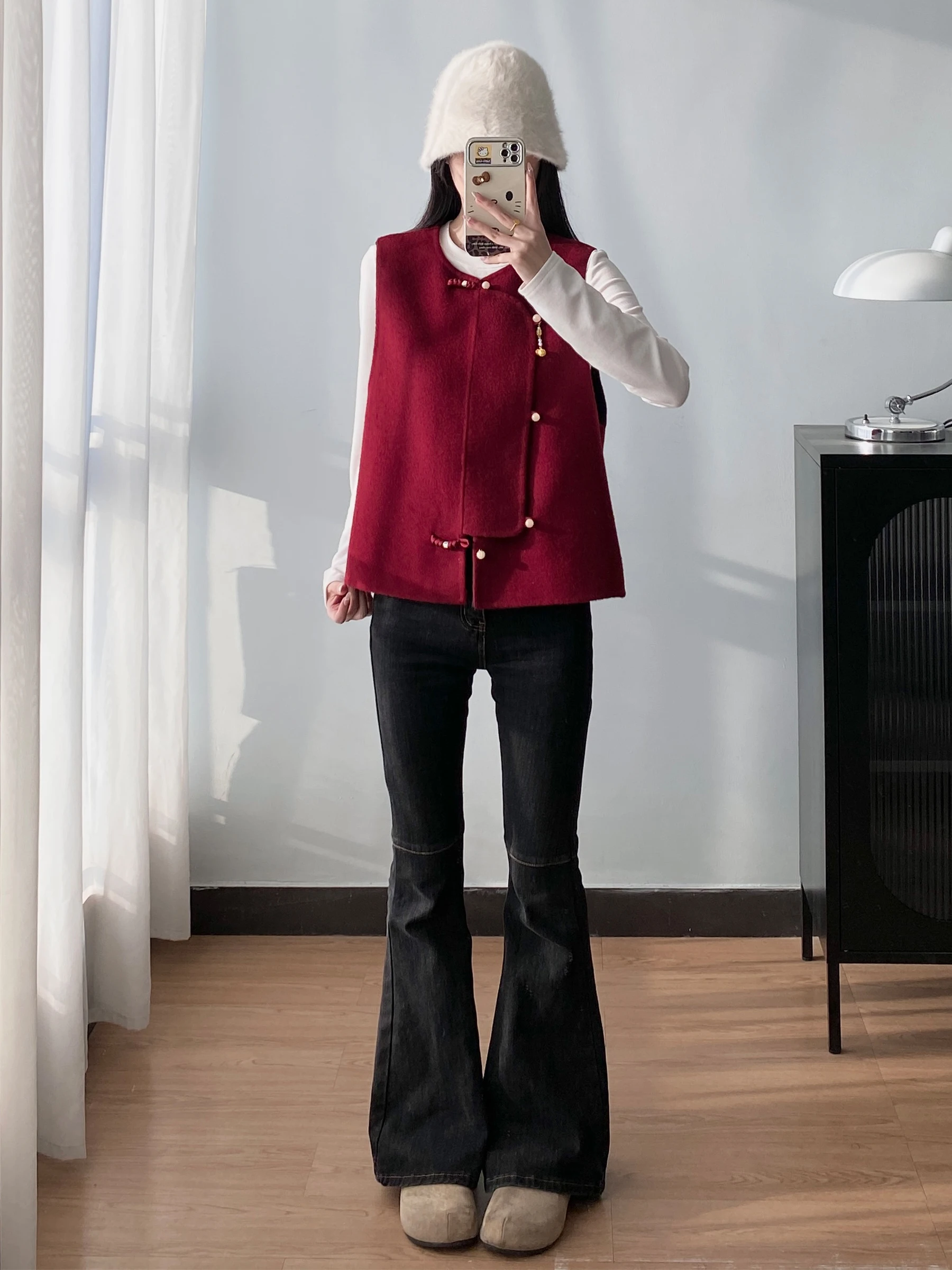 

Красный двусторонний шерстяной жилет в новом китайском стиле, национальный тренд, молодежная модель, верхняя одежда, теплый, весна 2026, полиэстер, на пуговицах...