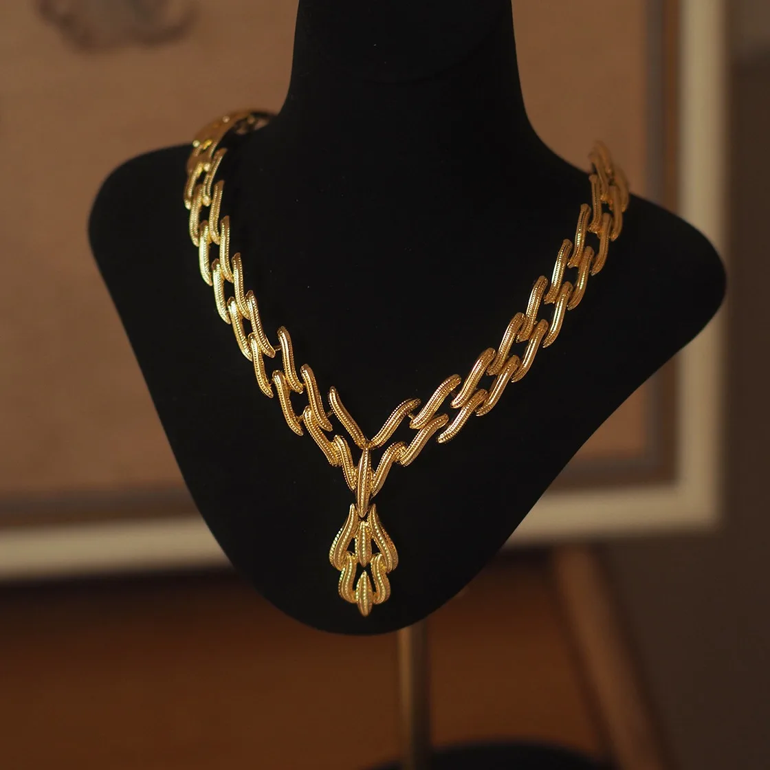 Western-Fashion Gold-Plated Necklace - Book Motif Luxury-Inspired, Monet-Impressionist Vintage Design with Artisan Craft