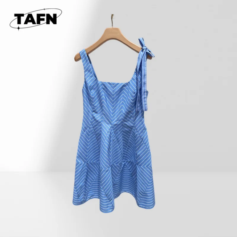 

Французское летнее модное платье без рукавов с трехмерным вырезом в полоску на шнуровке и декоративным квадратным воротником AG1512