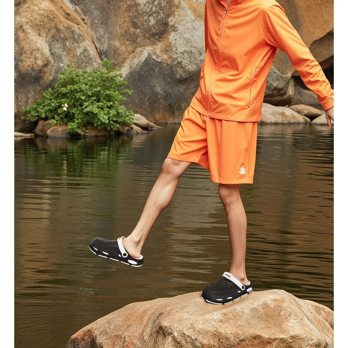 

Summer men's and women's sandals, comfortable and lightweight garden shoes, anti slip soft soled slippers, hiking and fishing