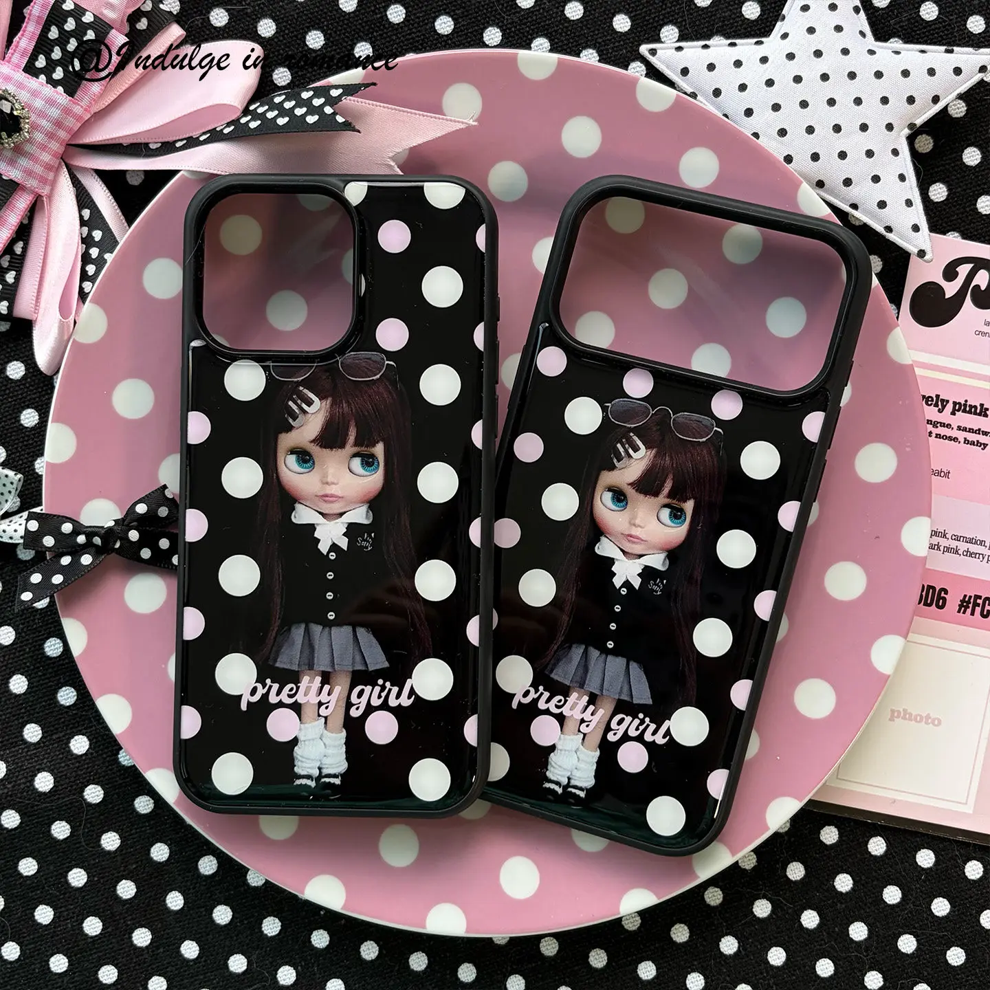 Capa de Celular Feminina com Bolinhas em Duas Cores e Borda Preta com Efeito de Cola para iPhone 17 Air 16 Pro Max 15 14 Plus 13 12 11