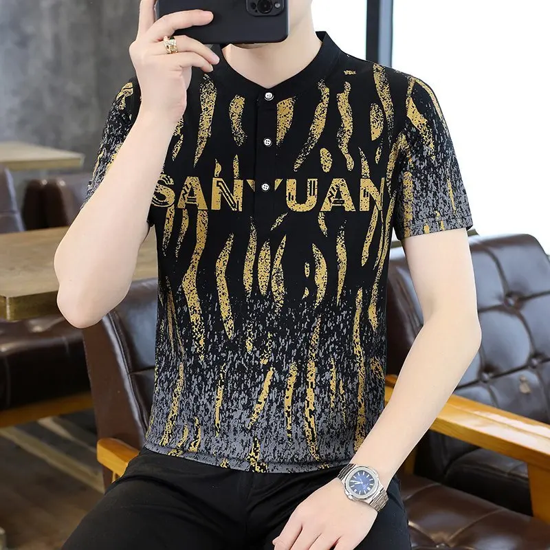 

Корейская летняя повседневная футболка с круглым вырезом для мужчин, модная футболка с принтом, облегающая, с коротким рукавом, уличная одежда для мужчин