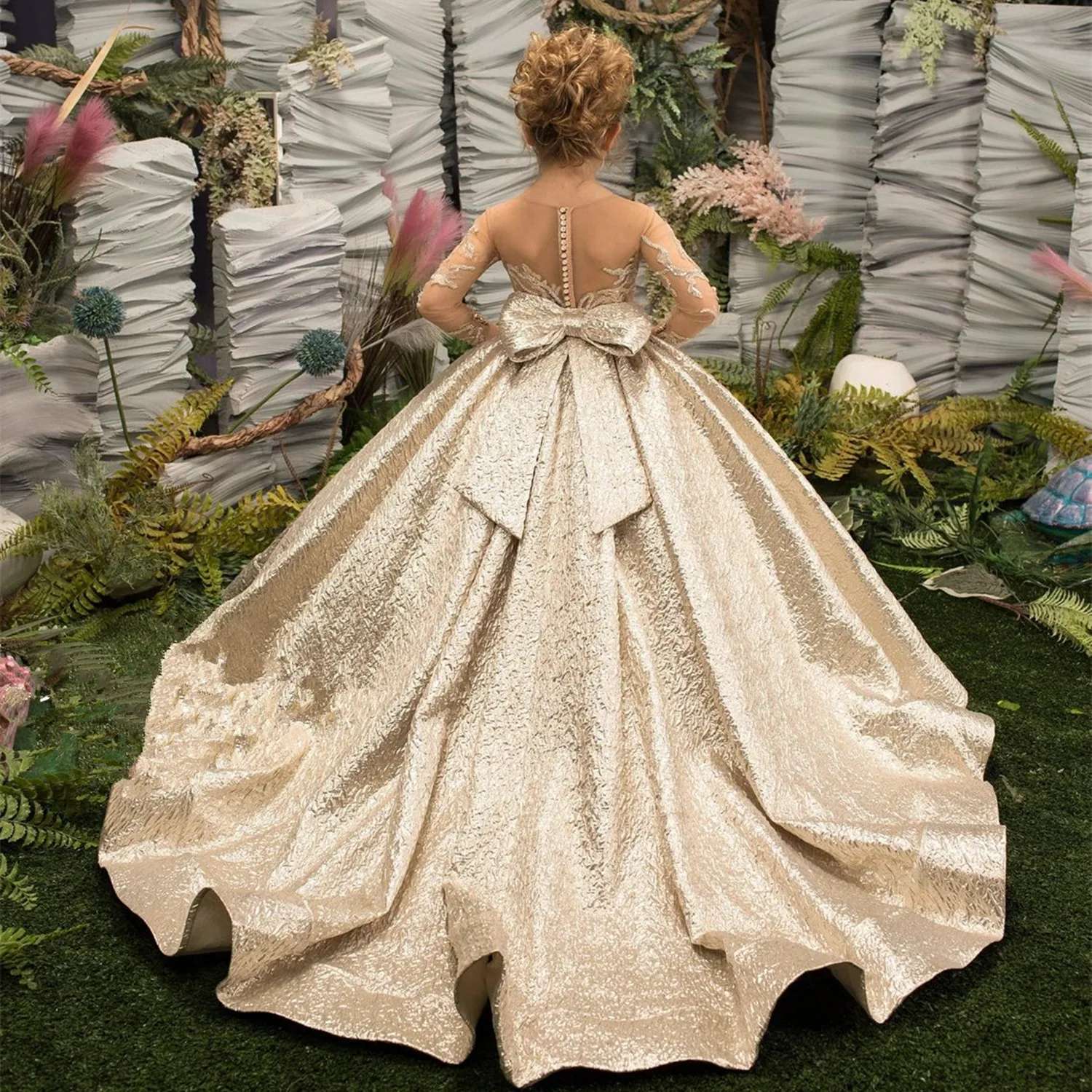Goldfarbene Blumenmädchenkleider mit großer Schleife, Applikationen, volle Illusionsärmel, Geburtstag, Hochzeit, Urlaub, Brautjungfernkleid, individuelle Kleidung – Detail 1