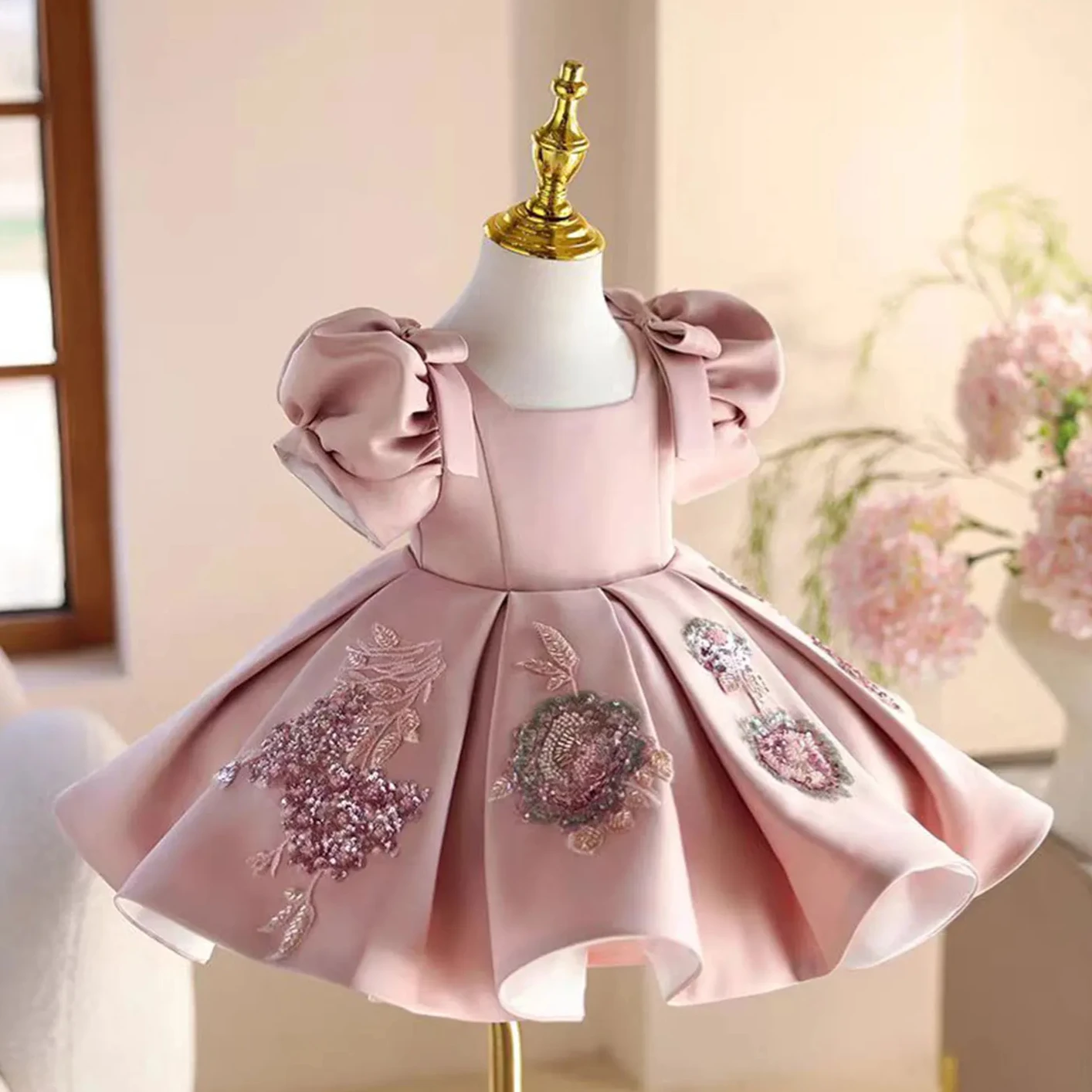 

Customized Pink Flower Girl Dress For Wedding Bow Appliques Short Sleeve Knee Length Cute Kids Birthday First Communion Gown