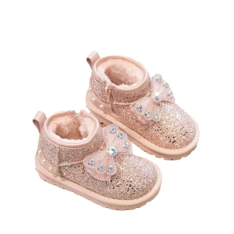 أحذية الثلوج للأطفال 2025 شتاء نمط جديد أحذية أطفال عصرية عادية مسطحة القاع الدافئة الفتيات لينة سوليد الأحذية الجلدية الطفل