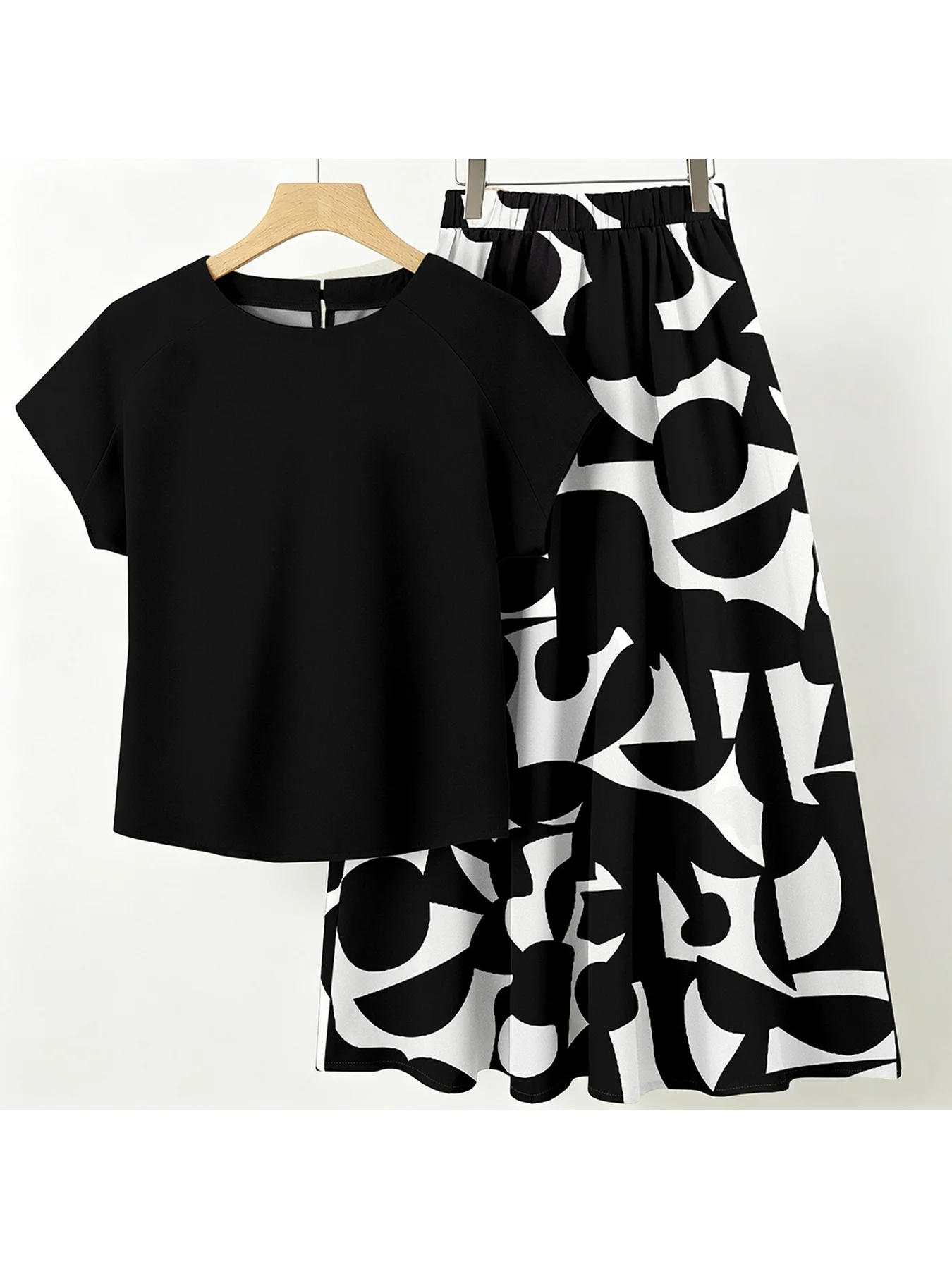 

Summer temperament commuting pure black and white geometric pattern top, half skirt set, women's plus size two-piece set