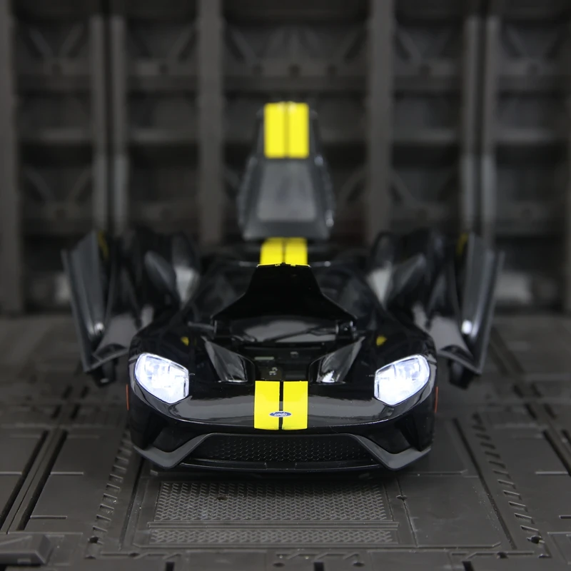 1: 24 simulação modelo de supercarro de liga Ford GT, portas e capô do motor, porta-malas pode ser aberto, absorção de choque de direção