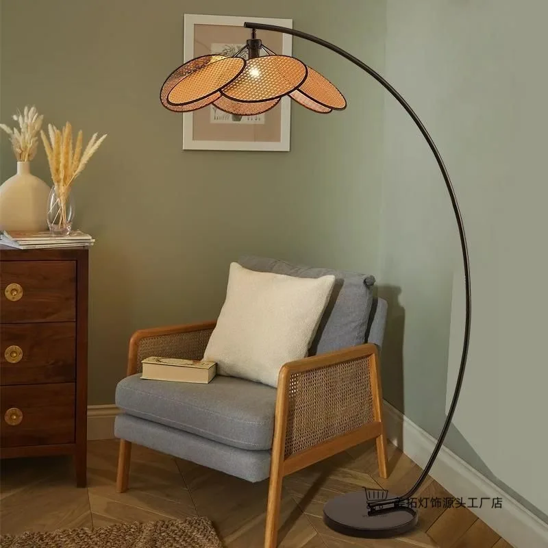 Floor Lamp for Living Room Modern Scandinavian Style Creative Decorative Accent Lamp for Sofa Area Luxury Fishing Lamp Design