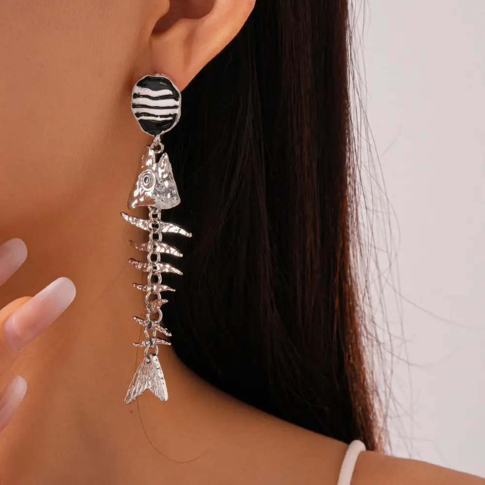 

Creative Punk Style Fish Bone Earrings Gothic Unique Personality Earrings Niche Design Exaggerate Geometric Drop Earrings Women