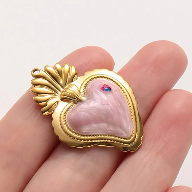 2 Stück Perlmuttrosa/Hot Pink Emaille-Anhänger mit heiligem Herz für Schmuckherstellung, Flammen-Liebes-Anhänger, handgefertigte Halskette, Geschenk – Detail 7