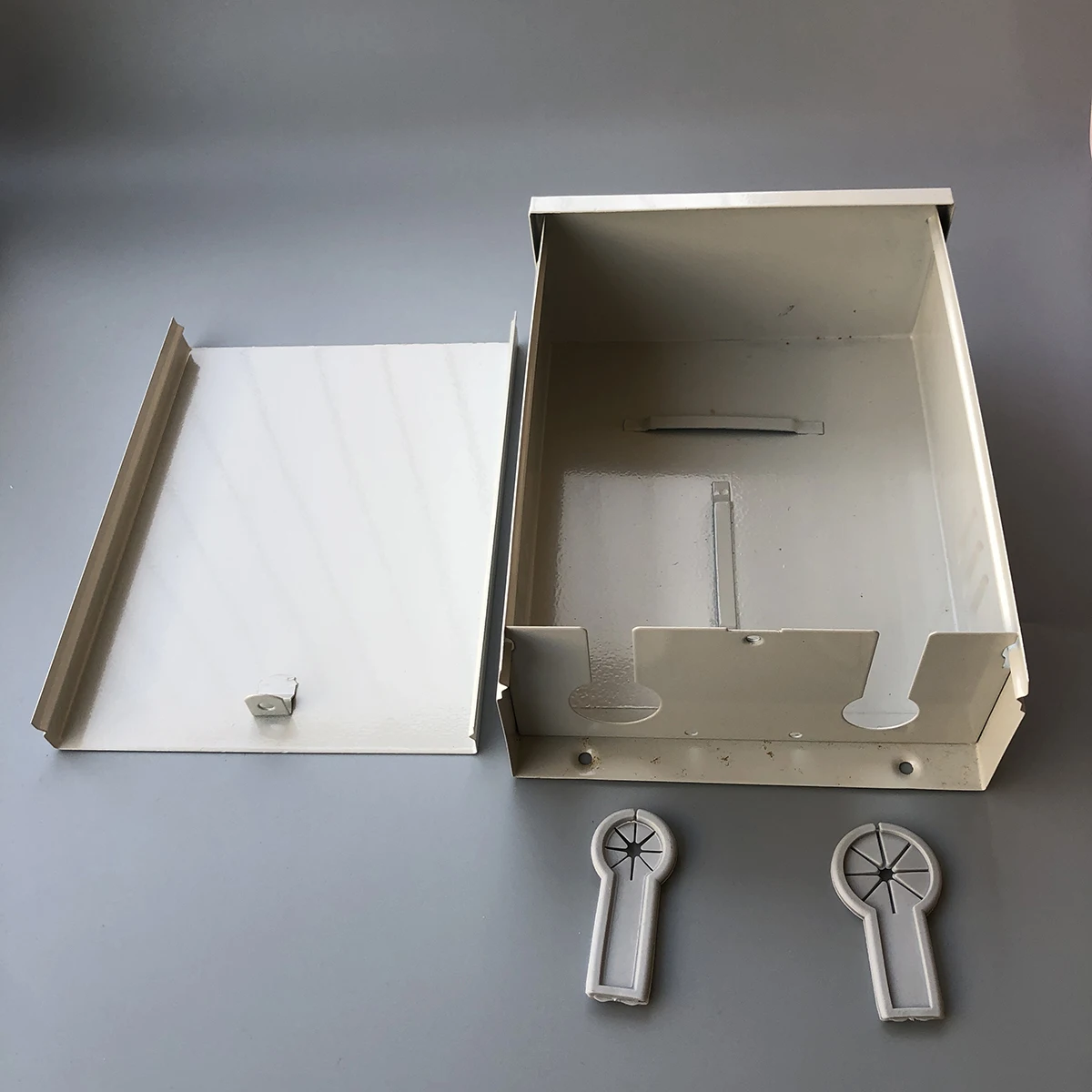 UQISOVI Outdoor Waterproof Power Distributing Boxes for CCTV Surveillance Camera Central Power Supply Iron Rainproof Metal Box