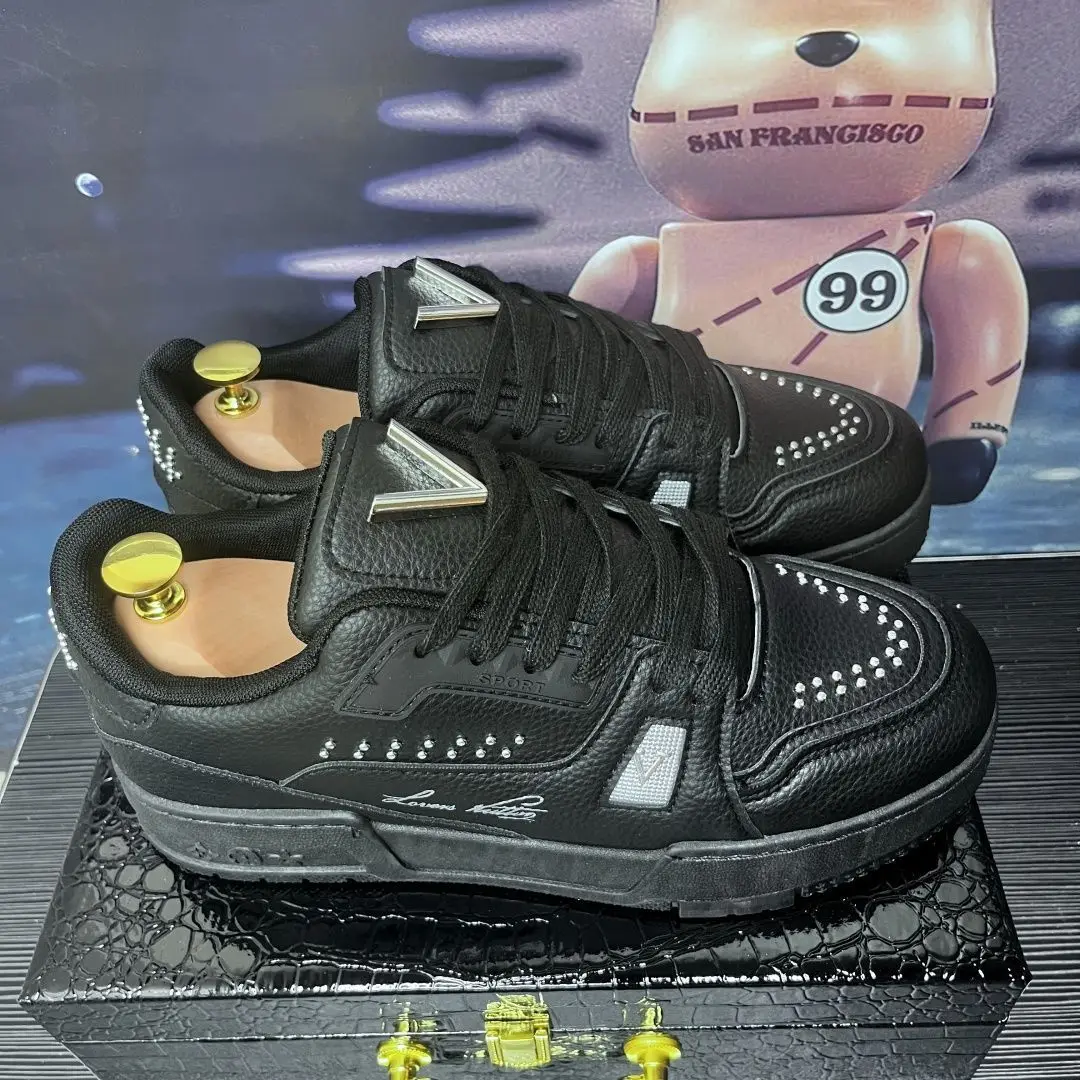 

Новинка 2024, мужская черная повседневная обувь на платформе, повседневная спортивная обувь для любителей улицы, Джокер, повседневная спортивная обувь на шнуровке, мужская обувь