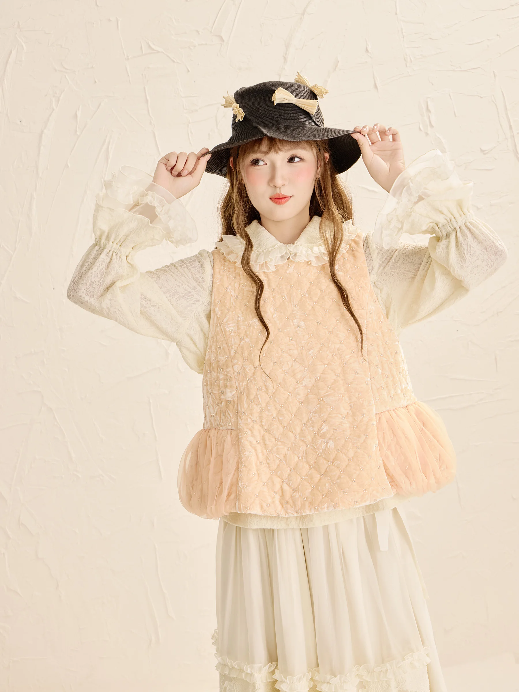 

Жилет из хлопкового бархата с жемчужными пуговицами в стиле Artsy Girl, топ-майка Svel Bal из полиэстера и спандекса с круглым вырезом, теплый, средний размер