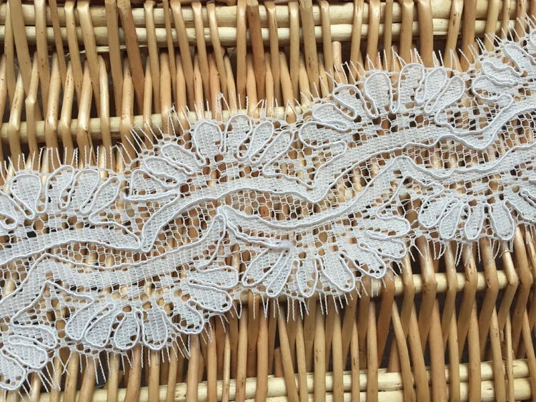 

High Quality Embroidered Eyelash Car Bone Lace Trim Boards With Guipure