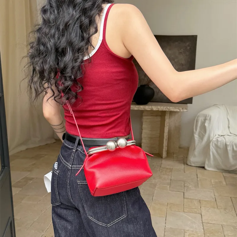 

Красный роман, дизайн колокольчика, сумка на клипсе для отдыха, натуральная коровья кожа, женская сумка на плечо с клапаном, маленькая нежная женская сумка через плечо