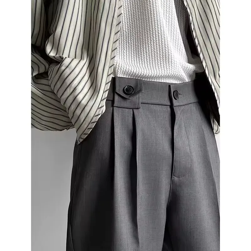 Pantaloni Grigi Uomo: Come Abbinare con Stile