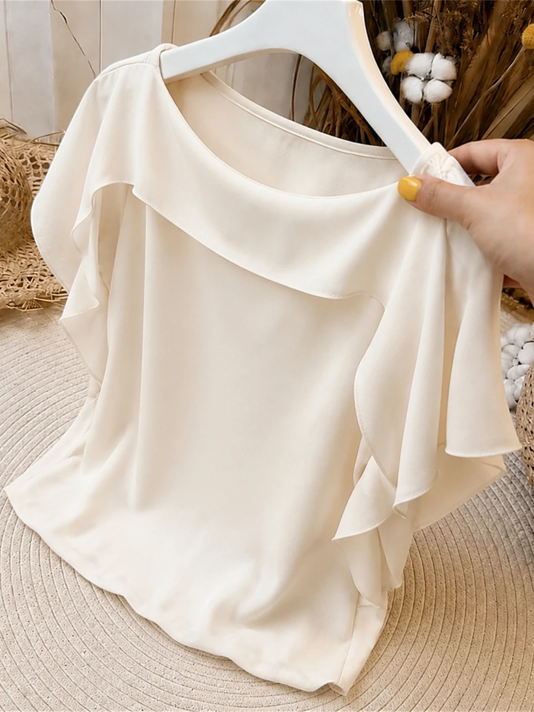

Elegant Ladylike Style Ruffle Hem Top Unique Summer Casual Women's Sweater Korean Version Straight Cut Short Sleeve T-Shirt