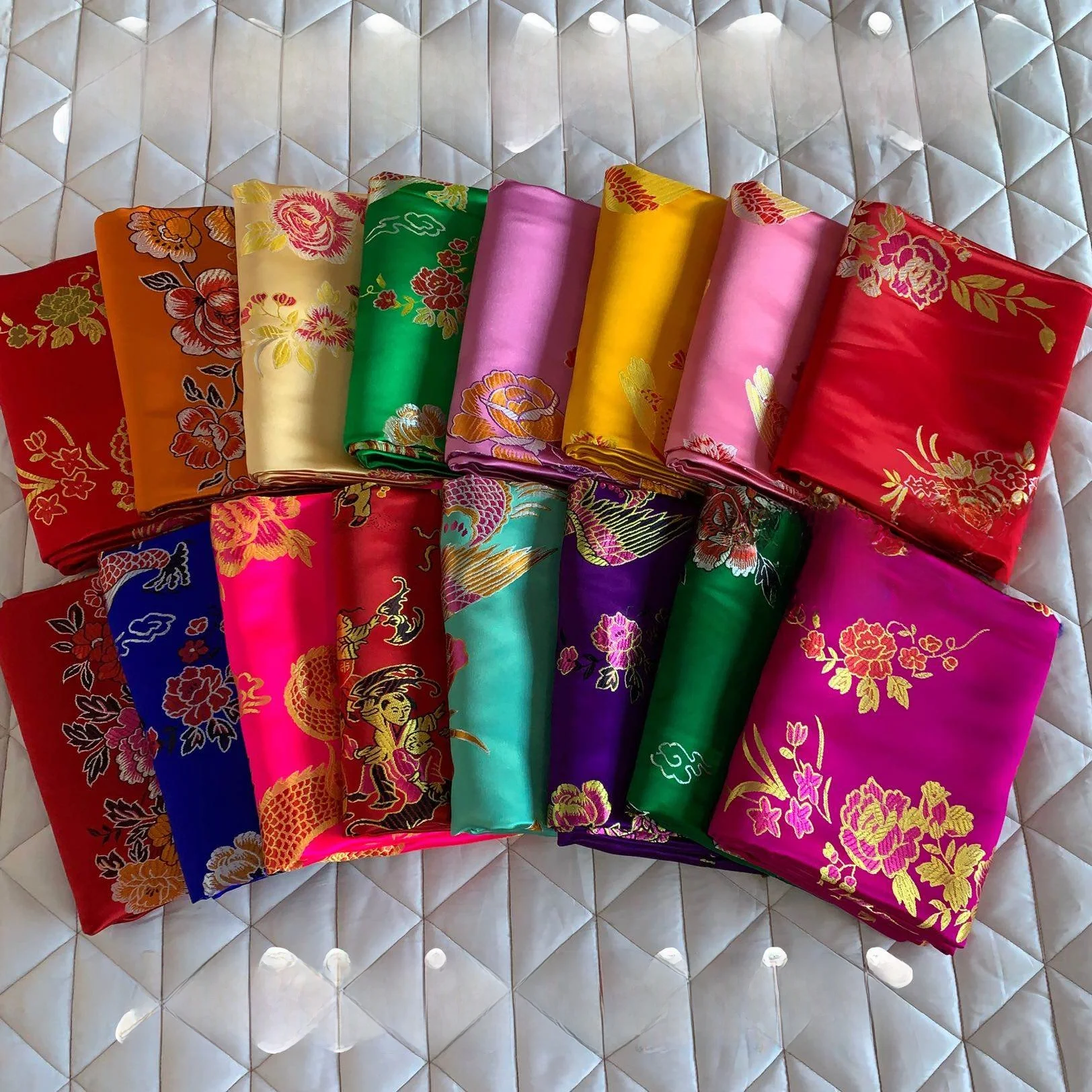 

Мягкий атласный шелковый пододеяльник для свадебного торжества, вышитый шелковый шармез, ткань семи цветов с драконом и фениксом