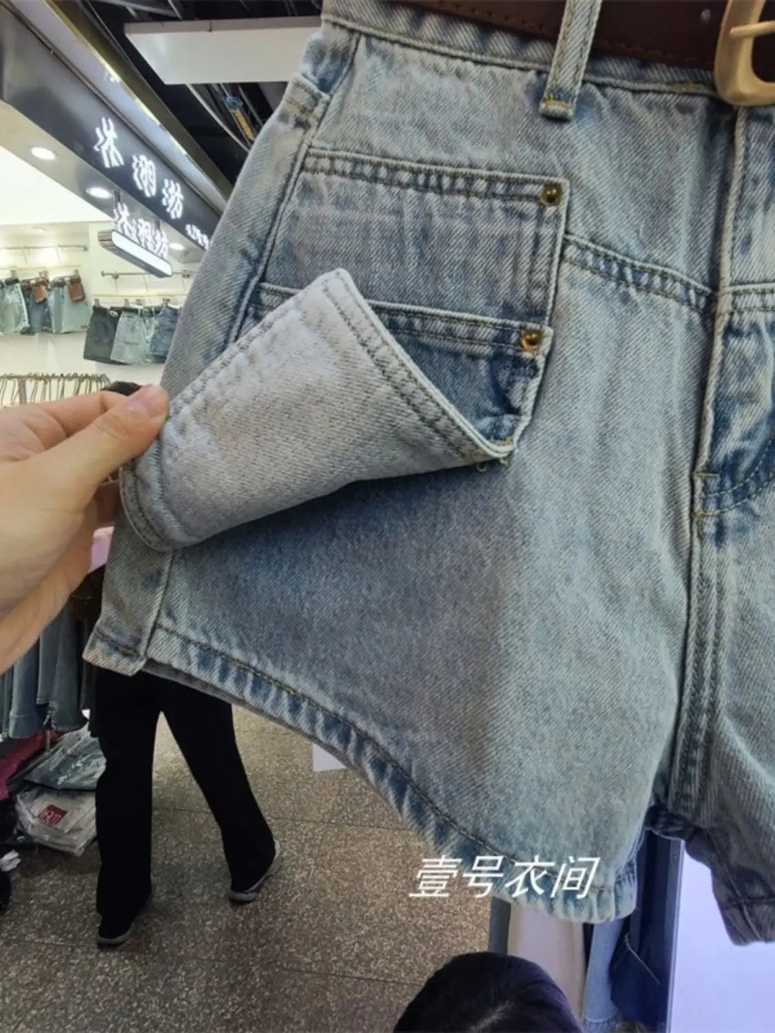 Retro Denim Shorts for Women 2025 European New Style Design Big Pocket Hotties Small A-line Wide-leg Hot Pants