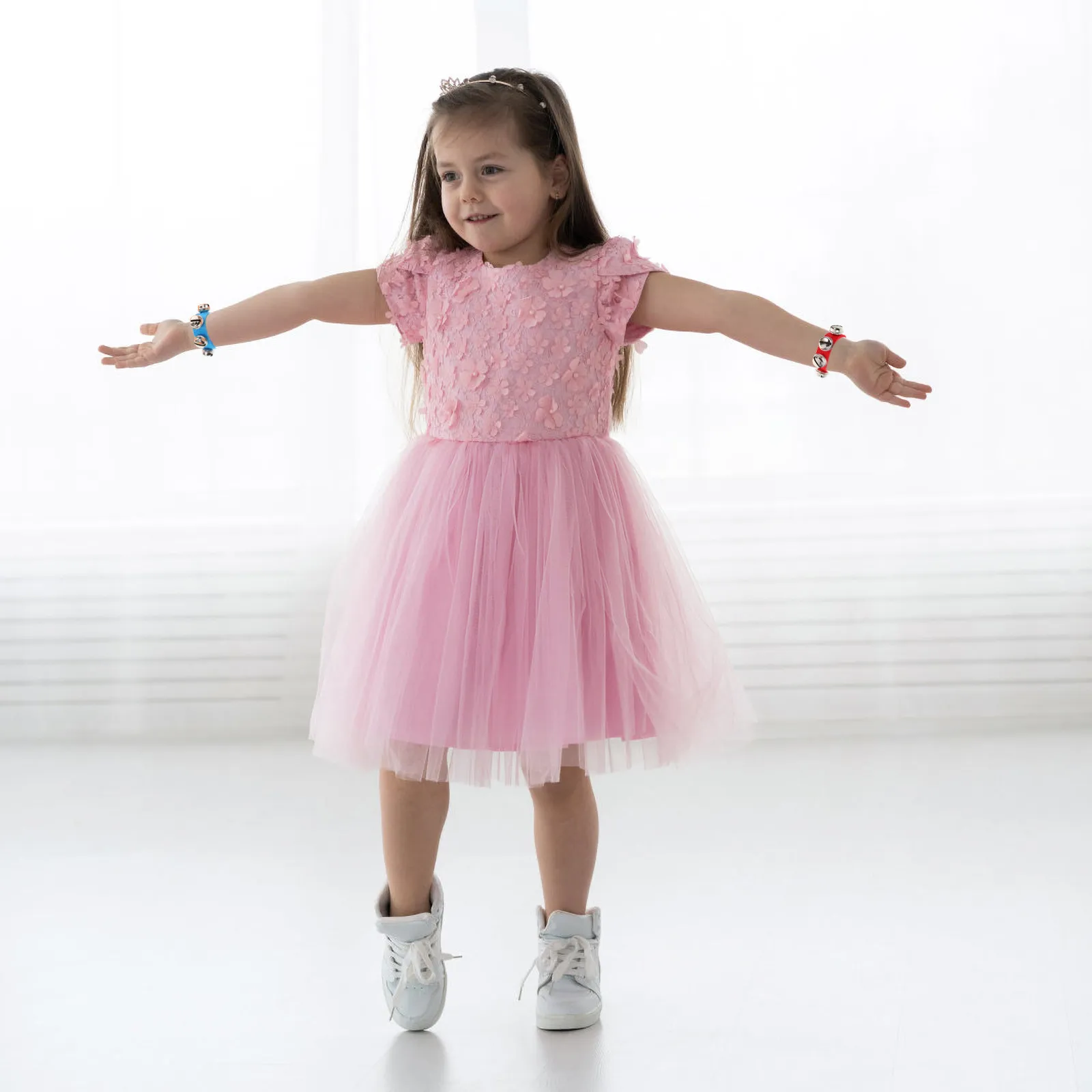 6Pcs Kids Wrist Bells Bright Colored Bands Hand Shaking Musical Bells Sensory Training Dance Party Performance Instrument