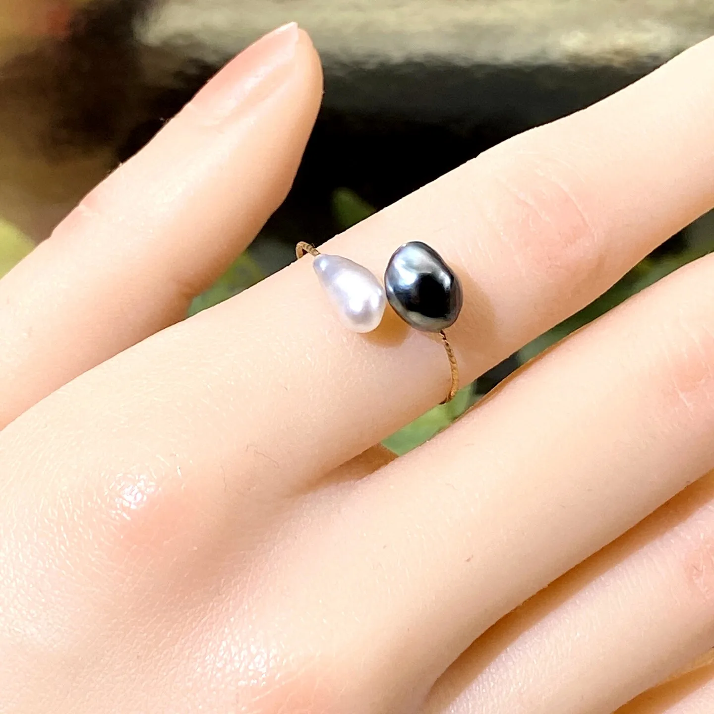 Double Pearl Memory Elastic Ring AAA5-8mm 18K Gold/Natural Pearl (Tahitian and White Pearl)