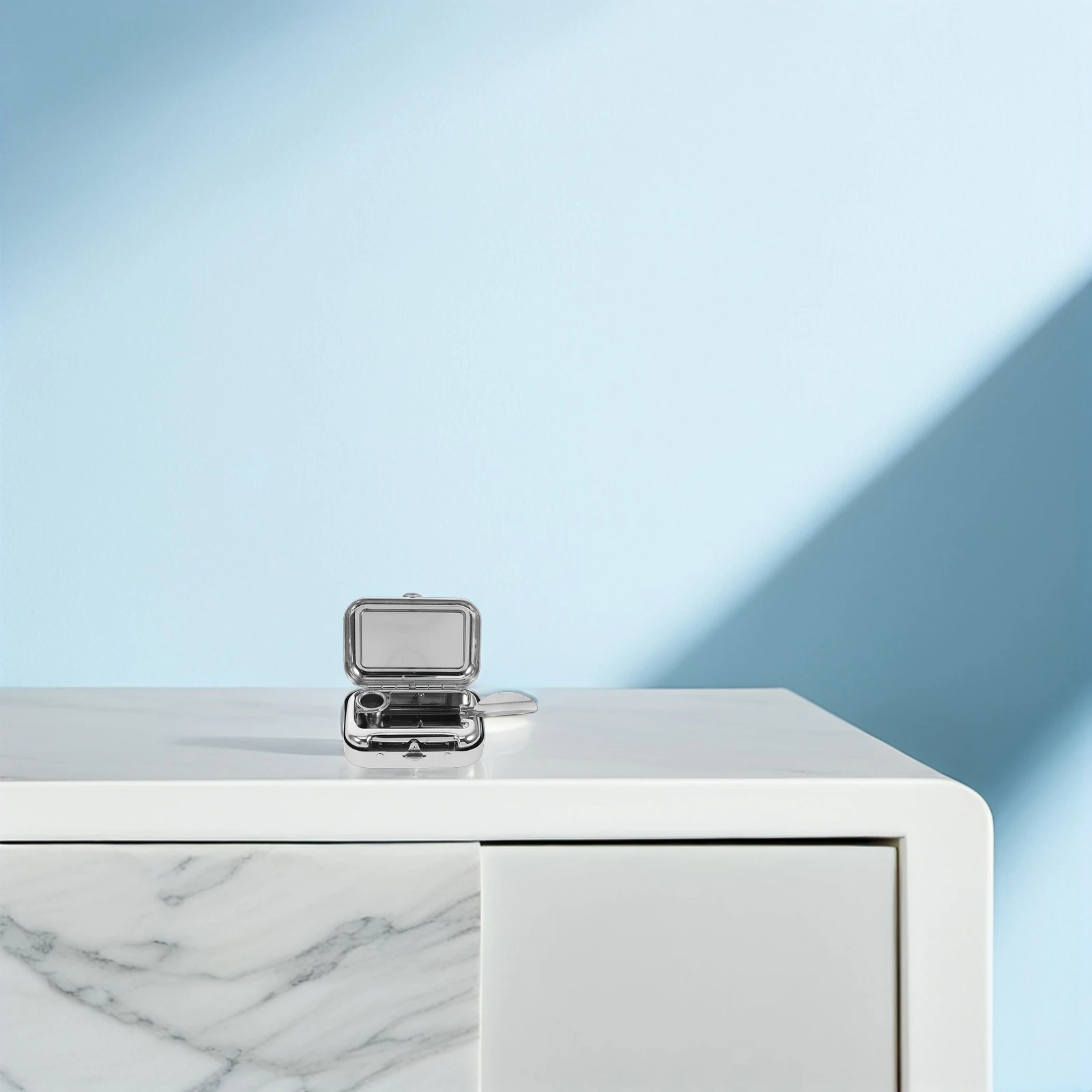 

Stainless Steel Mini Portable Pocket Sized Windproof Ash Holder For Car Home Office Outdoor Use Hidden Traveling Cigar Trash Tin