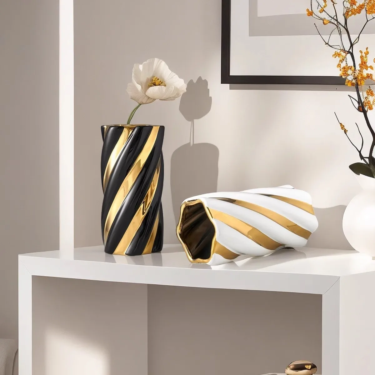 

Light luxury home decoration, electroplated striped black gold ceramic vase, creative living room dining table flower arrangemen
