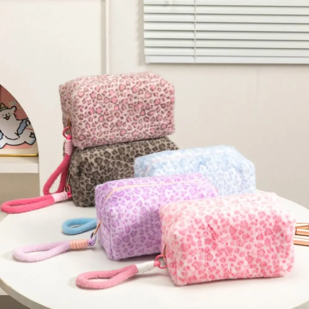Casual Plush Cosmetic Bag Large Capacity Leopard Print Pattern Fluffy Makeup Bag Lightweight Portable Leopard Print Cosmetic Bag