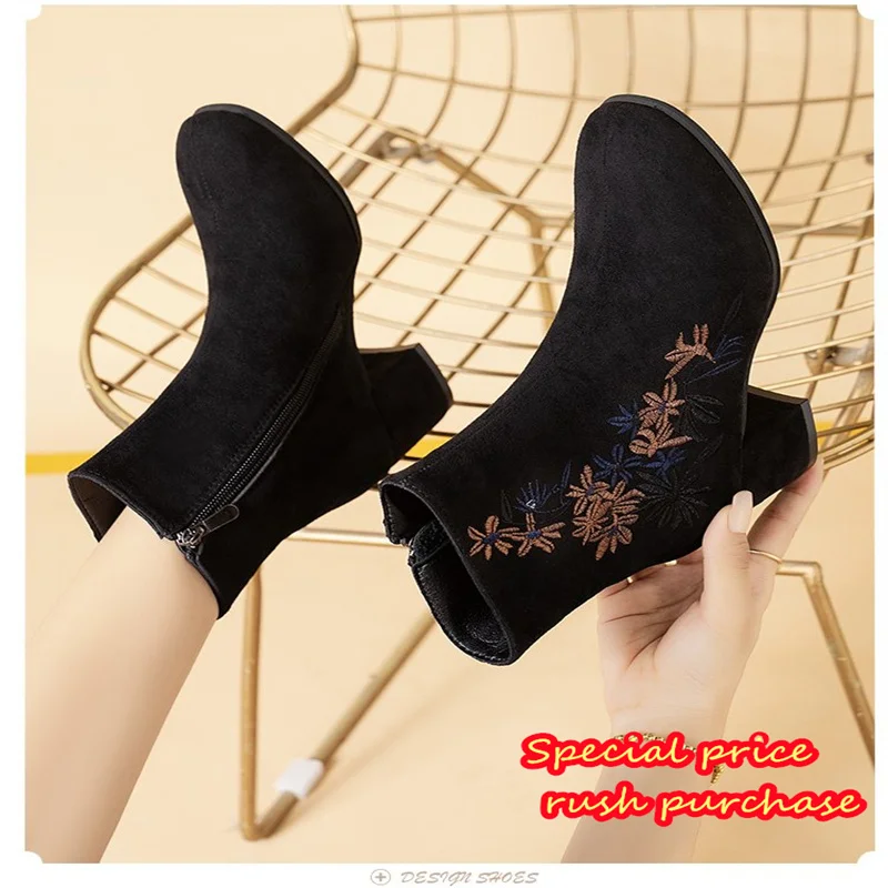 Women's Short Boots 2023 Autumn/Winter New Chinese Style Frosted Embroidered Short Tube High Heel Large Women's Boots