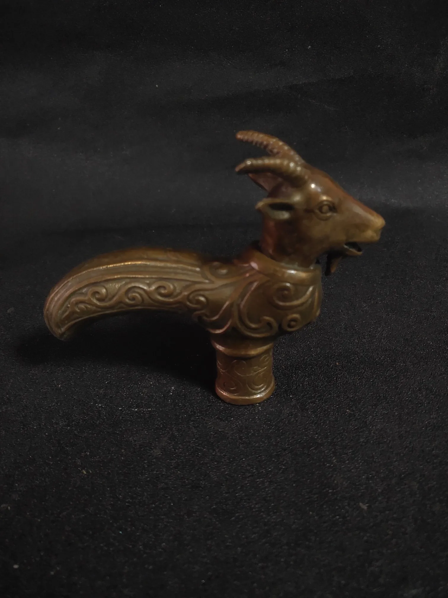 Chinese bronze bronze lamb carving cane head trekking pole handle