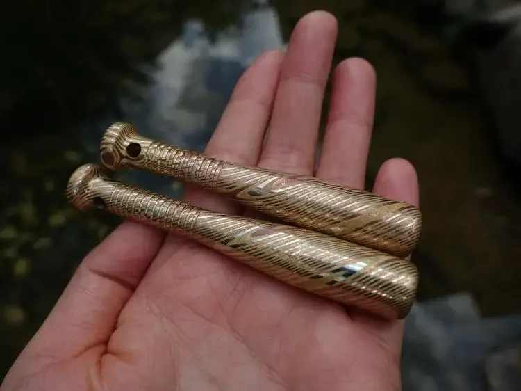 1pc Outdoor Portable EDC Bat Keychain Survival Car Emergency Window Breaking Tool