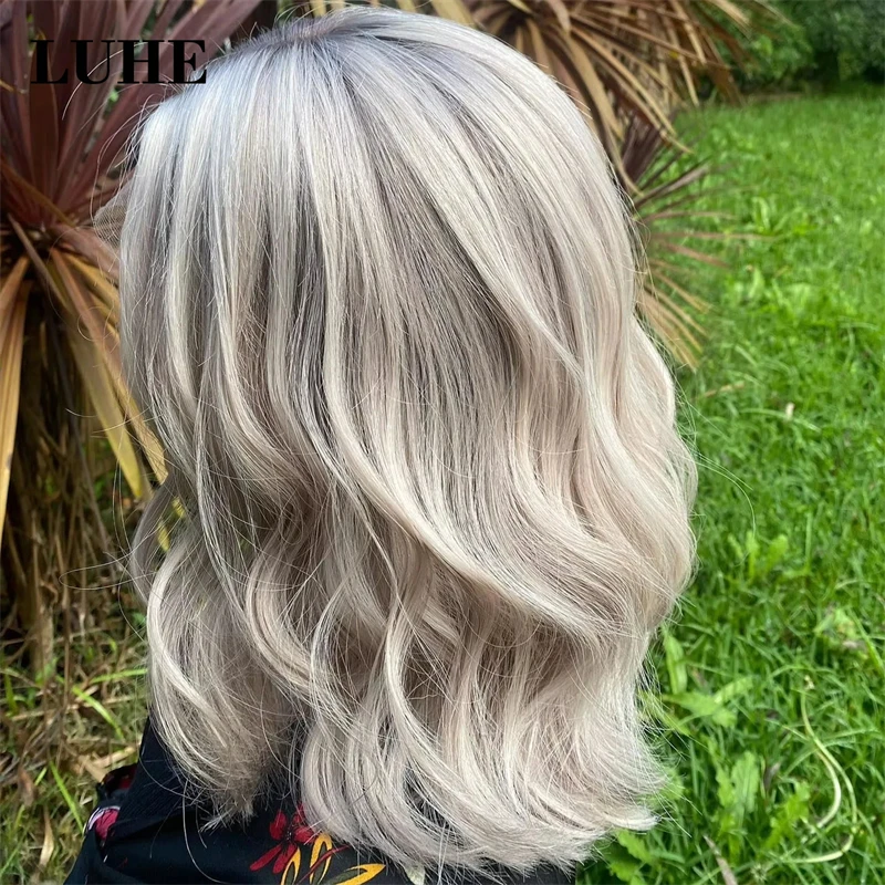 Korte golf bob ombre asgrijs blond synthetische kant voor vrouwen met voorgeplukte realistische haarlijn pruik natuurlijk ogend