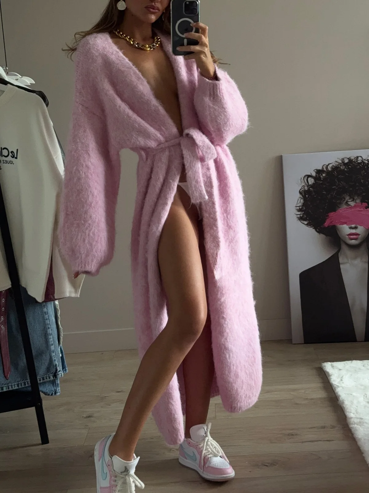 

Новый мягкий и клейкий вязаный кардиган универсальный, простой и свободный, с плюшевой завязкой и завязанной талией.