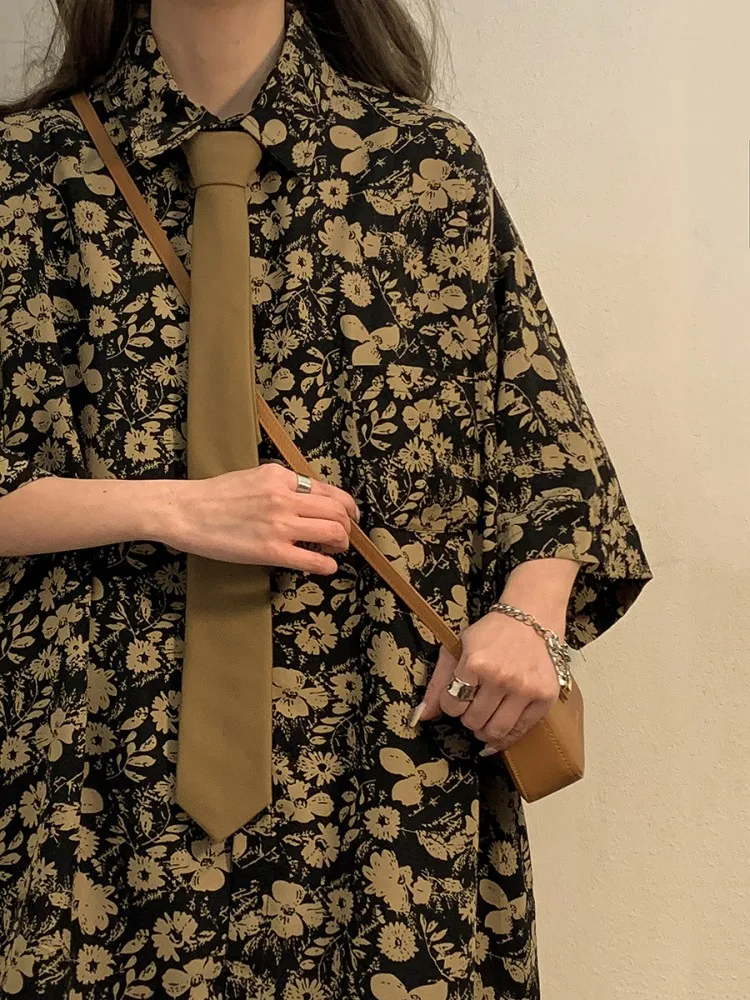 

Baroque Vintage Men's Shirt Short Sleeve Oversize Design Sense Retro Floral Pattern Breathable Polyester Fiber Summer Shirt