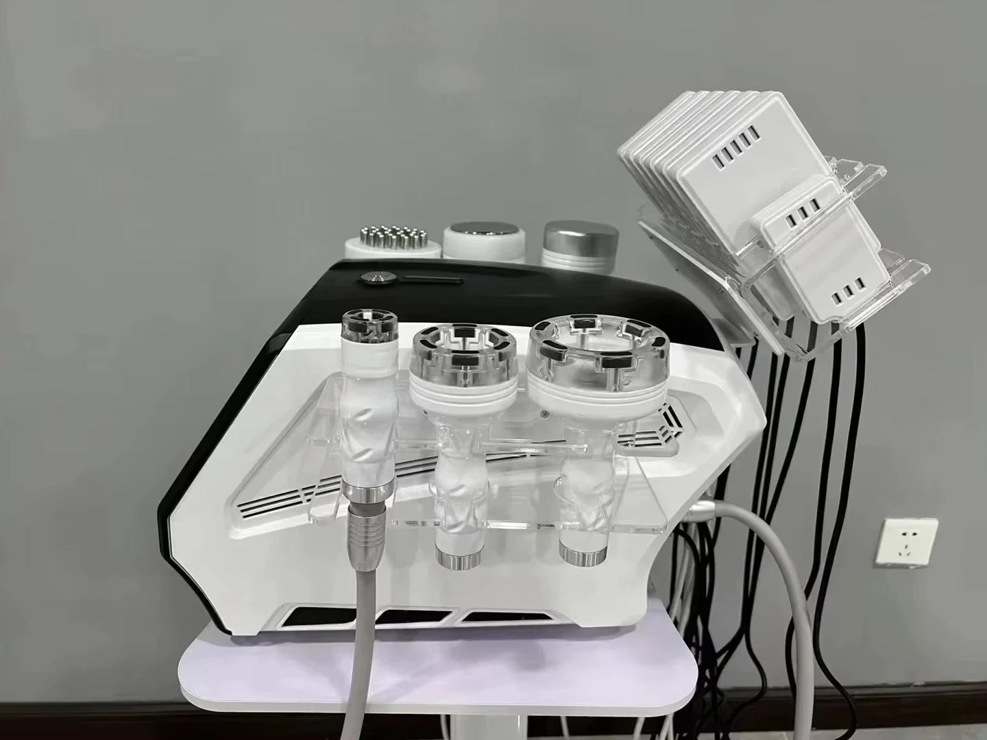 80K التجويف فراغ جهاز التخسيس آلة تجميل متعددة الوظائف مع التصريف اللمفاوي Lipolaser نعرات خطوط الطول Physiothe