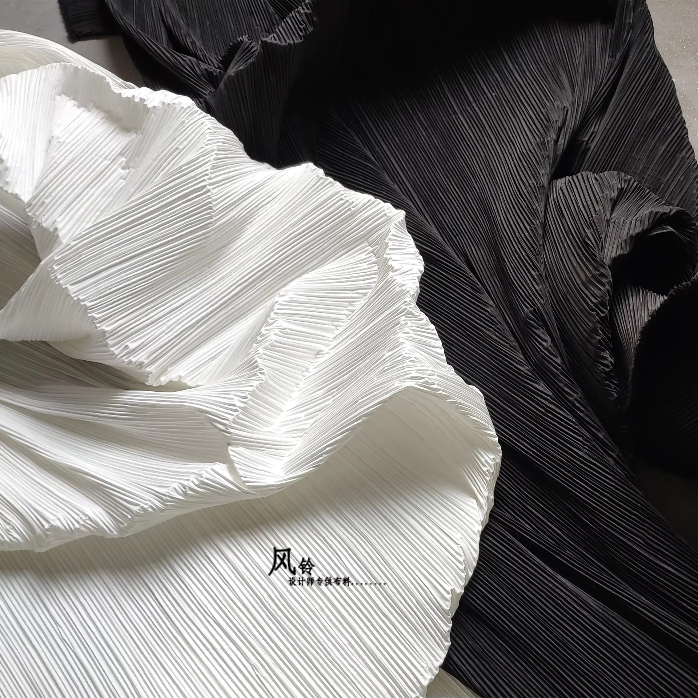 

Pleated Fabric Black White Green Pink Creative Cloth Folds DIY Arts Crafts for Sewing Decor Skirts Dress Clothes Designer Fabric