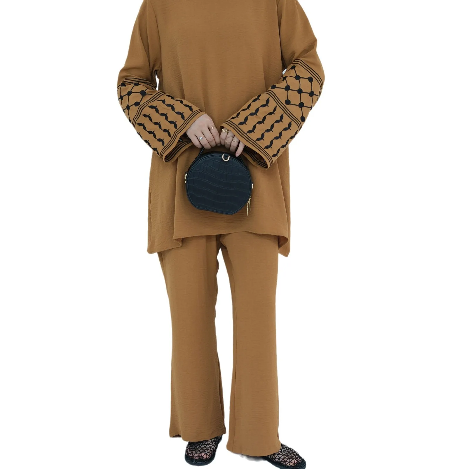 

Модные мусульманские комплекты из 2 предметов, новая осенняя женская одежда, рубашка с круглым вырезом и вышивкой на Ближнем Востоке, широкие брюки, костюм на складе