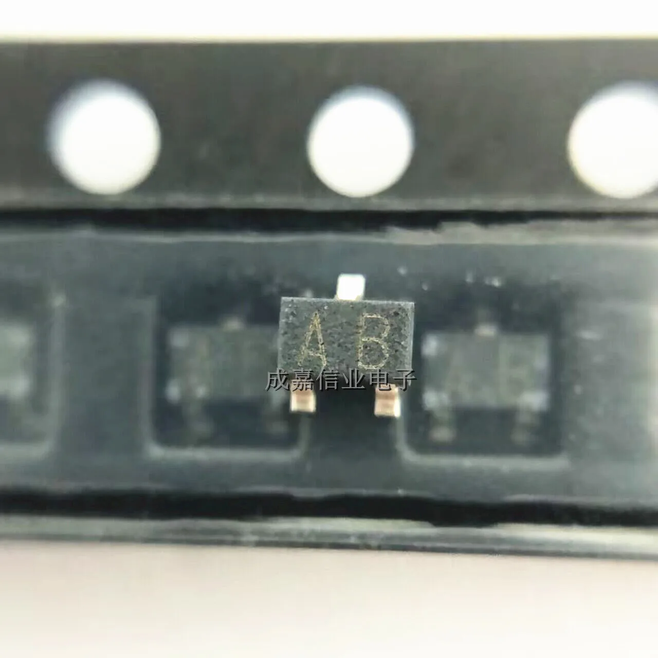 

10pcs/Lot 2SC4213BTE85LF SOT-323-3 MARKING;AB 2SC4213-B Bipolar Transistors - BJT NPN 0.3A IC 20V Gen Purp Trans