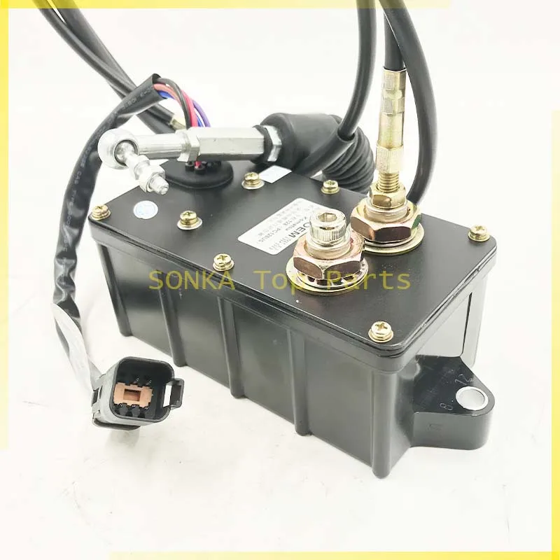 22B-43-11250 22B-43-11251 22B-43-13130 خنق المحرك لكوماتسو PC128US-2 PC138USLC-2 المحرك SAA4D95LE-3