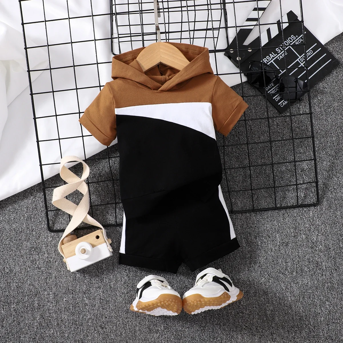 PatPat 2pcs Baby Boy 95% Cotton Hooded Short-sleeve Colorblock Top & Shorts Set Suitable for Summer Season