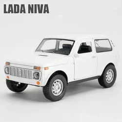 1:18 LADA NIVA Classic Car Model Alloy Car Diecasts Metal Toy Vehicles Car Model Simulation Sound and Light Collection Gift Boys