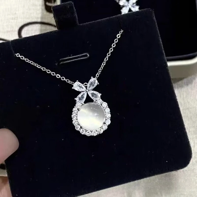 

Новый кулон из натурального белого халцедона, изысканные, маленькие и универсальные женские украшения