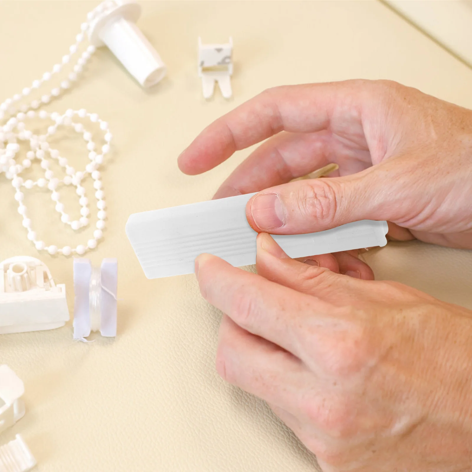 

4Pcs Curtain Grip White Cord Weight for Vertical Blinds Roller Shades Roman Blinds Easy Installation Comfortable Nonslip Plastic