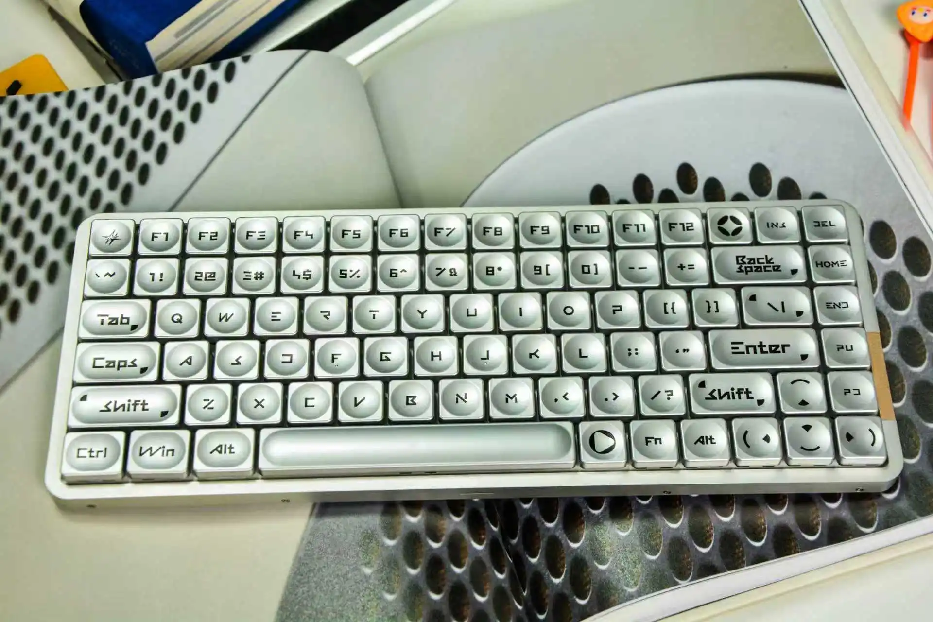 

Низкопрофильные колпачки для клавиш Jezailfunder LCK для механической клавиатуры с раскладкой 75%, совместимые с MX и низкопрофильным переключателем, соответствие на заказ Ke