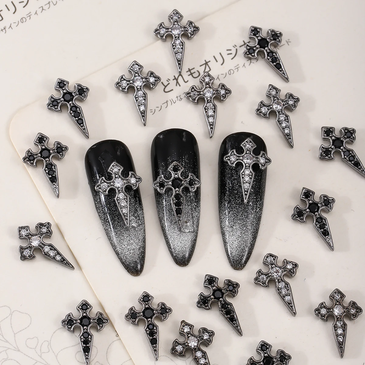 4 Stück Retro-Punk-Nagelaccessoires im Schwarz-Weiß-Zirkon-Kreuz-Design, Y2K-Metall-Nagelsticker, DIY-Nageldekoration