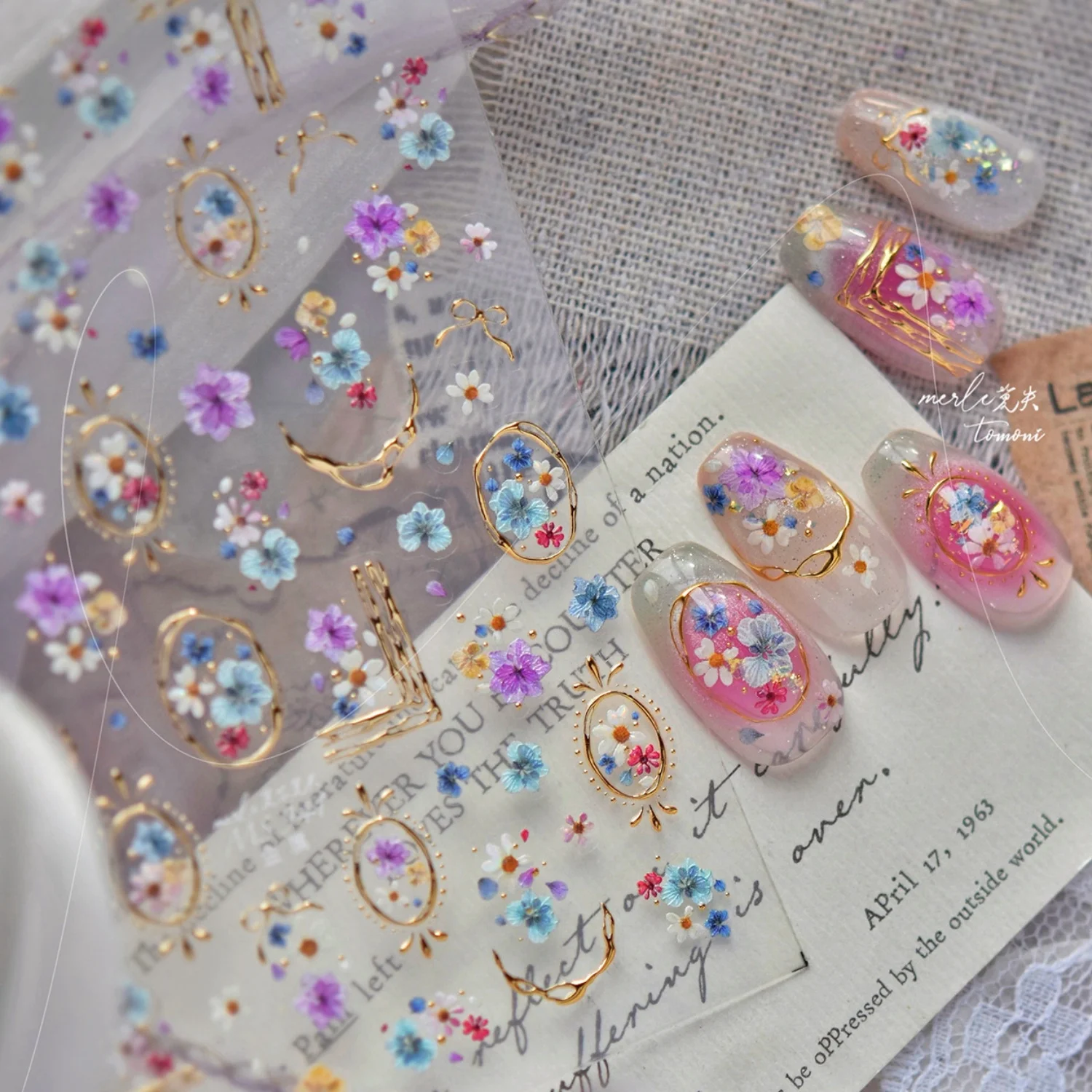 5D Mini Blumen-Nagelaufkleber Vintage Goldfolie Randlinie Schleife Französischer Hofstil Selbstklebende Nagelkunst-Dekorationen Luxus-Maniküre